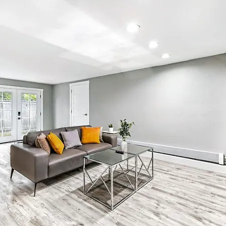 Modern Lower Level 1Bedroom Suite